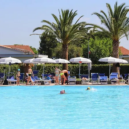 In Cecina Mare With Outdoor Pool Marina di Cecina