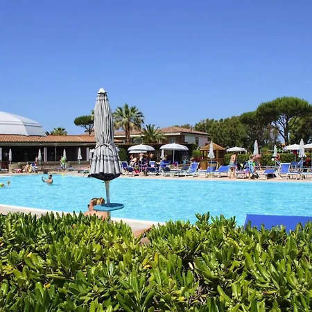 In Cecina Mare With Outdoor Pool